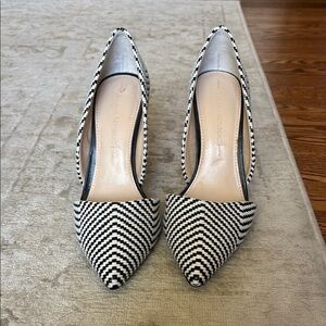 Women's Banana Republic Black and White Heels